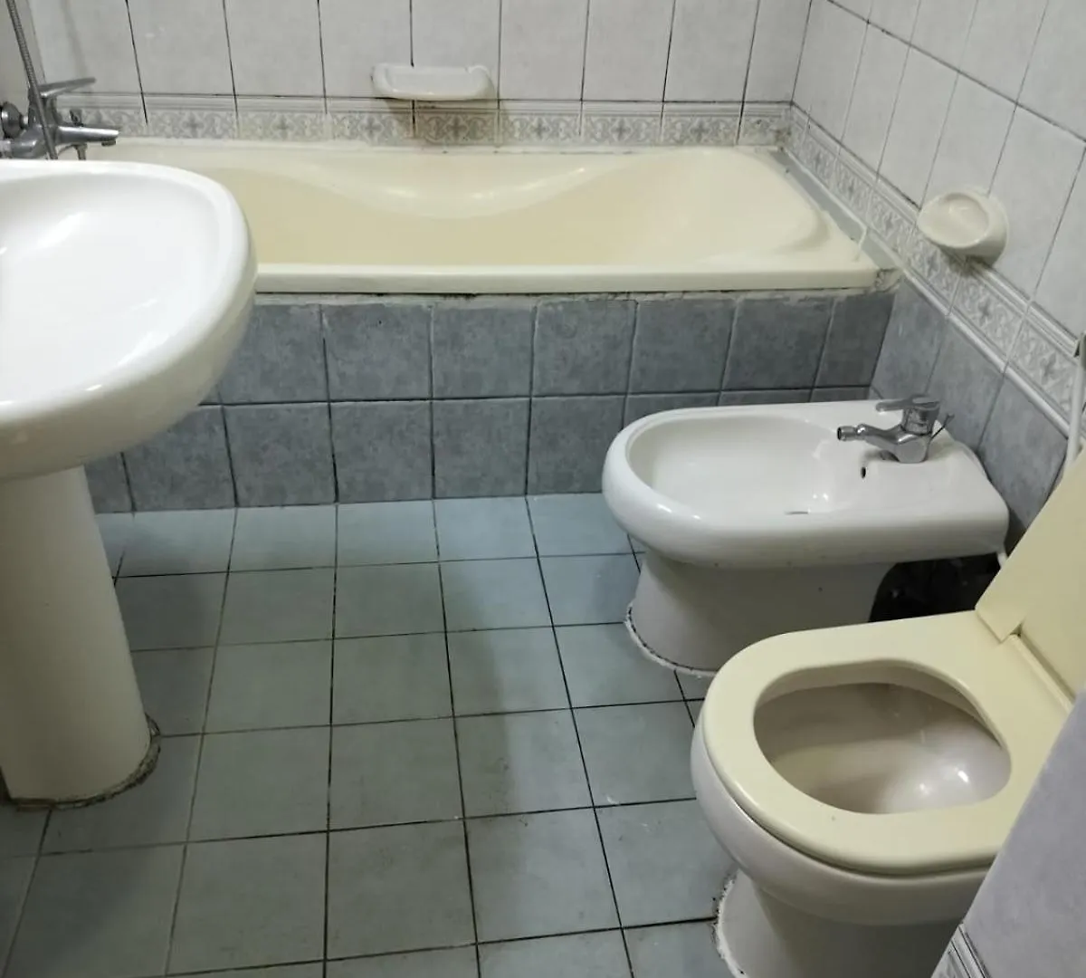 אבו דאבי Hussaini Home 0*, אבו דאבי